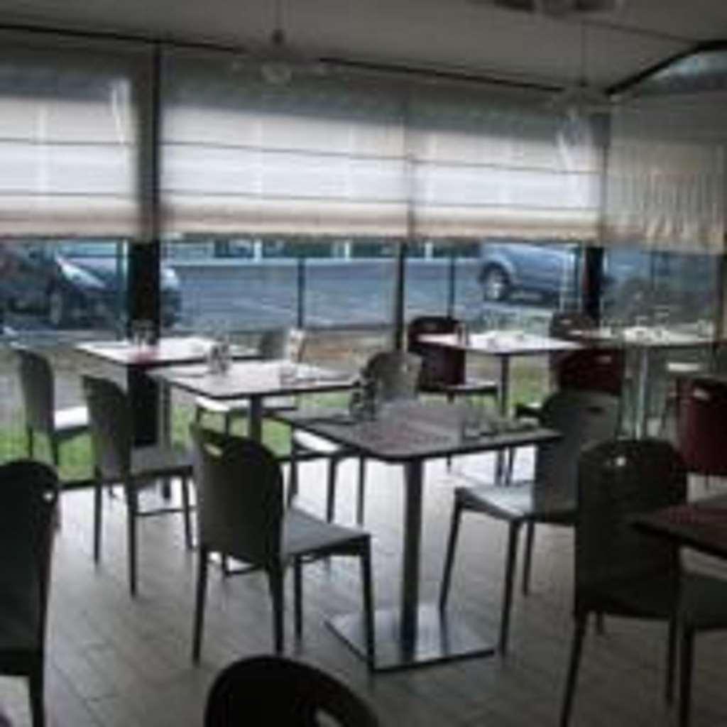 Kyriad Tarbes Bastillac Ristorante foto