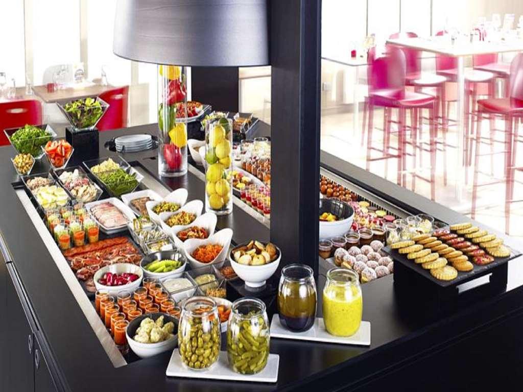Kyriad Tarbes Bastillac Ristorante foto